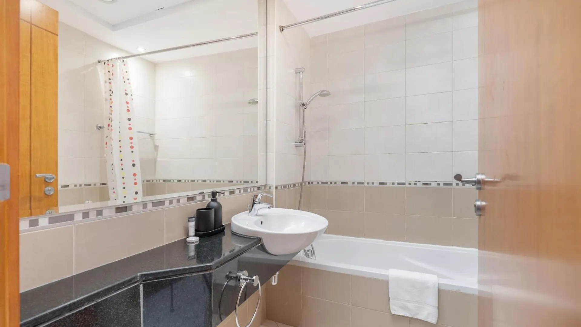 Prime 2Br Family Haven In Dubai Marina Apartment 0*,  United Arab Emirates